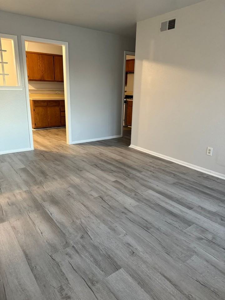 6103 N Boulder Ave - Photo 2 of 4