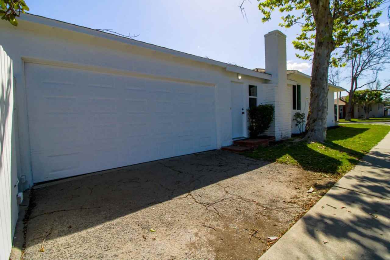 5903 Deerford St - Photo 3 of 23