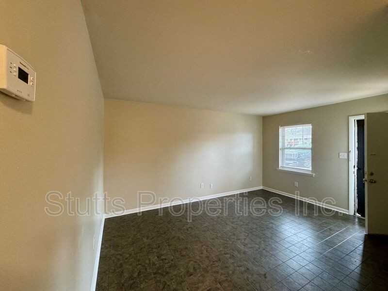 900 N Montgomery Ave #104