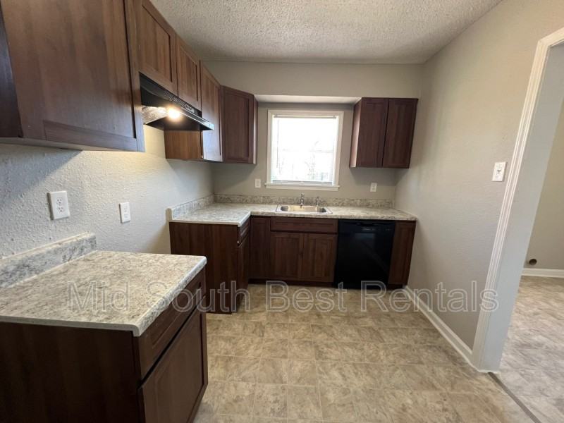 1809 S Orleans St - Photo 3 of 8