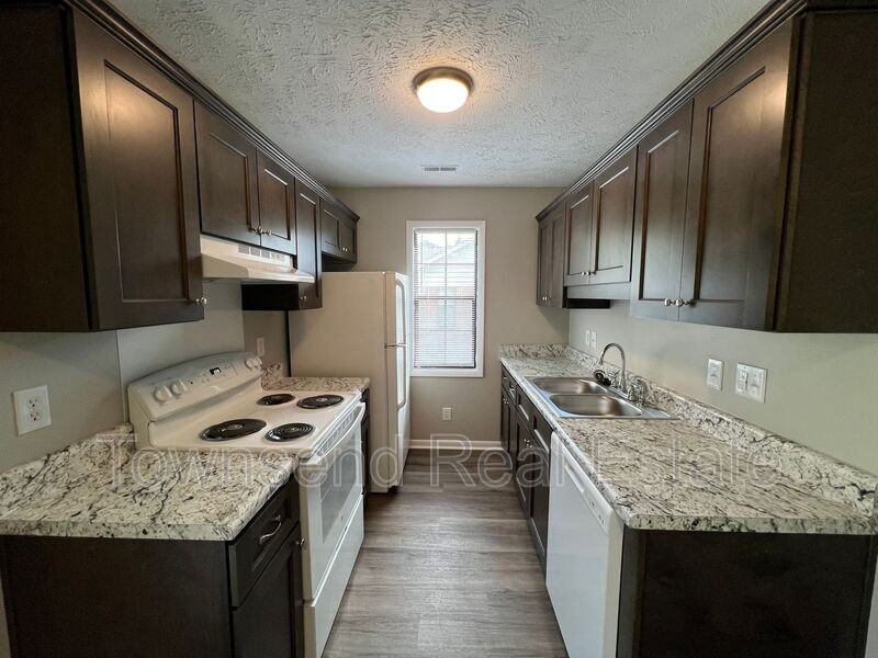 1437 Ireland Dr Apt C - Photo 2 of 10