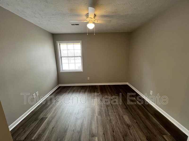 1437 Ireland Dr Apt C - Photo 6 of 10
