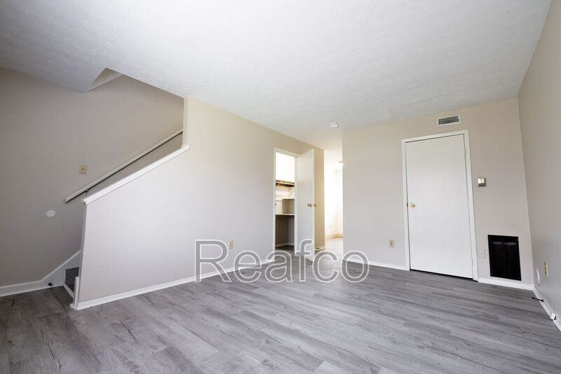 1586 Harvester Ln - Photo 2 of 12