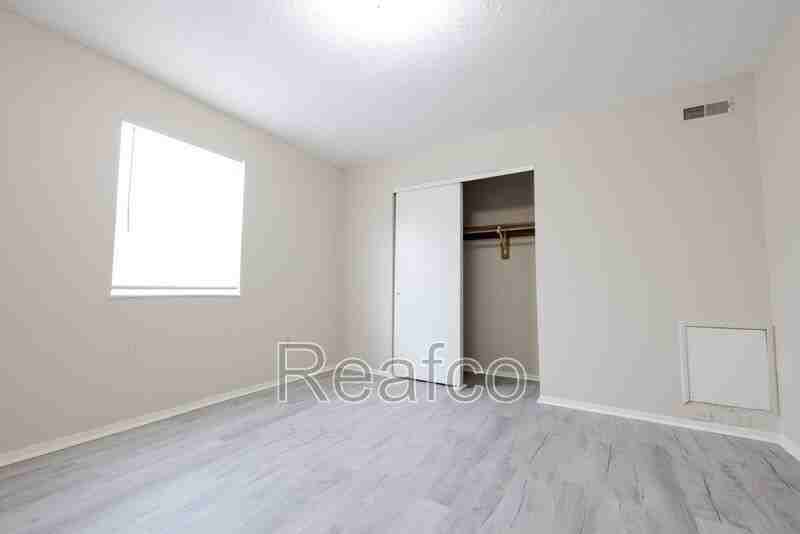 1586 Harvester Ln - Photo 3 of 12