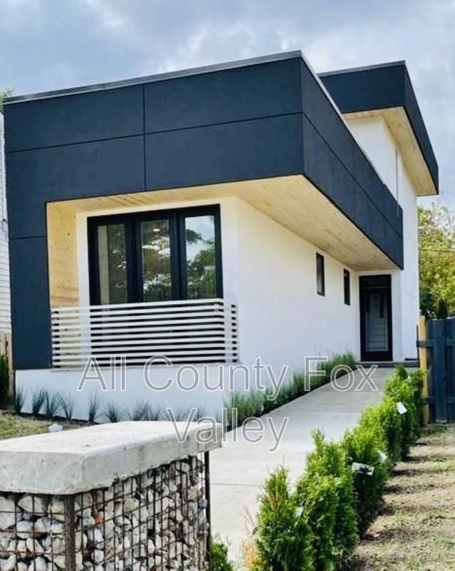 2318 Wallace Ave - Photo 2 of 14