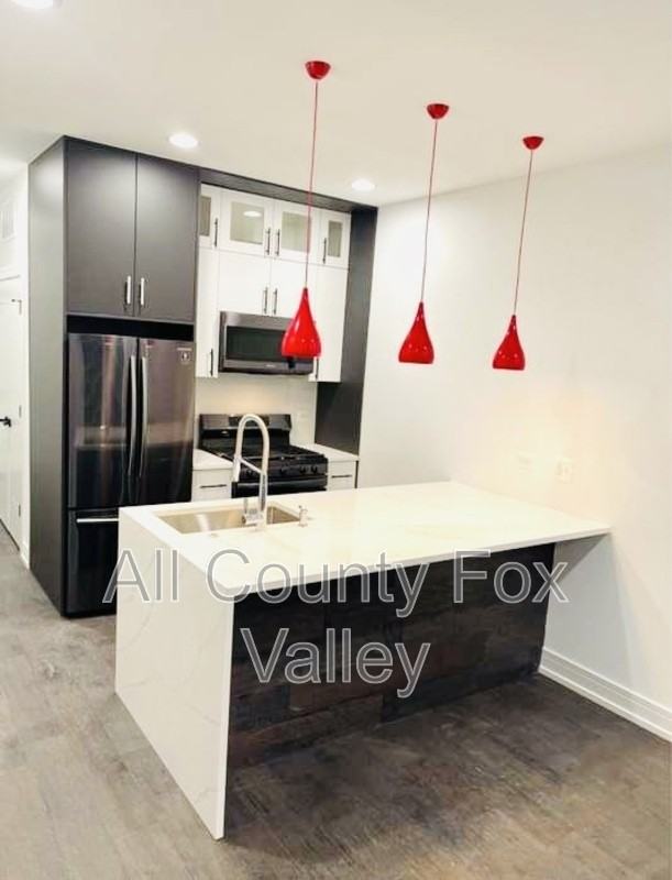 2318 Wallace Ave - Photo 3 of 14