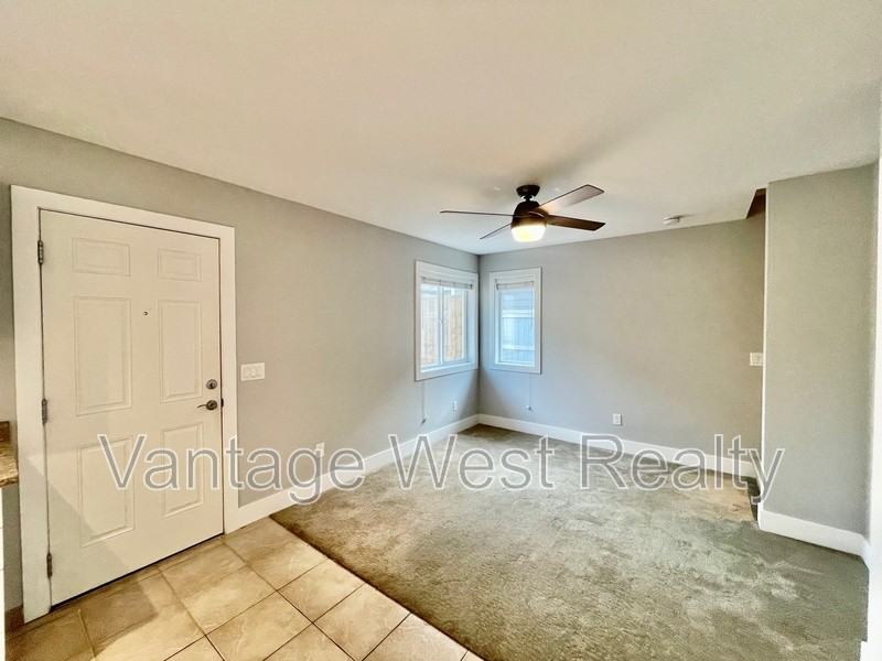 987 Clement Ave - Photo 3 of 22