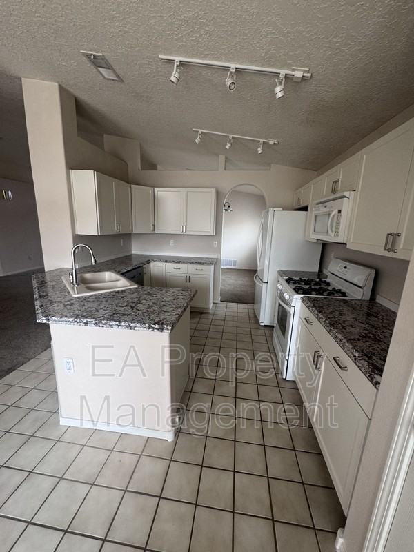 11606 Herman Roser Ave Se - Photo 7 of 26