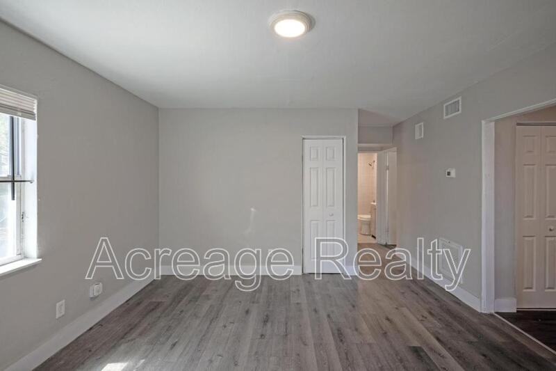 1652 N Myrtle Ave - Photo 3 of 20