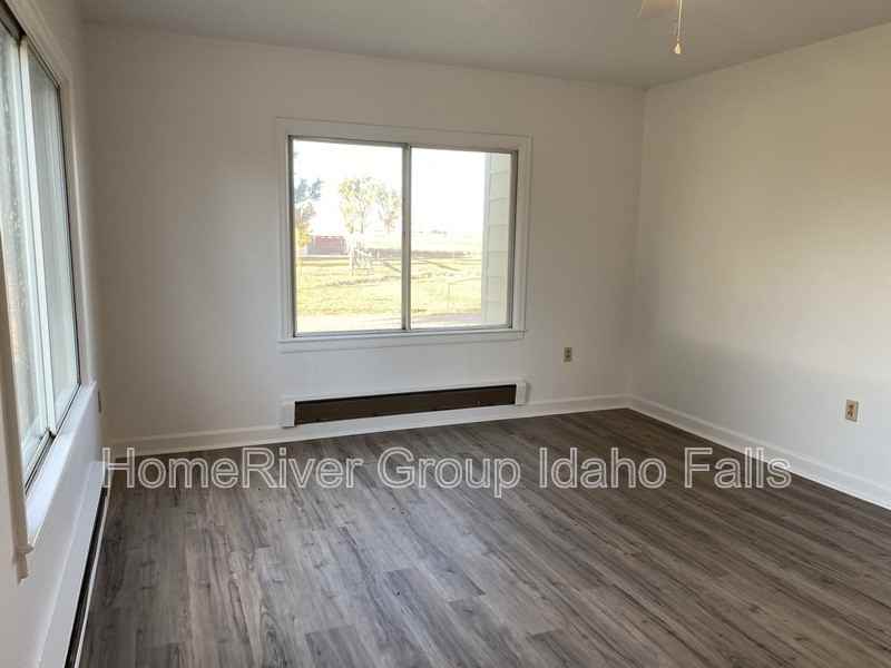 777 Ne - Photo 2 of 19