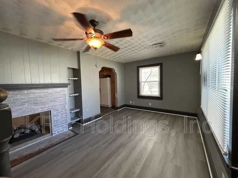409 E Lorengo Ave - Photo 2 of 20