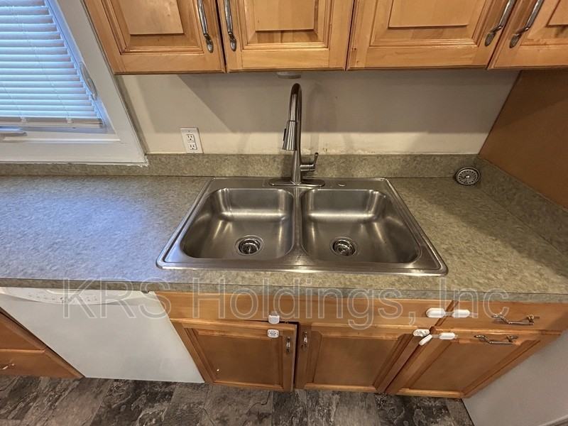 409 E Lorengo Ave - Photo 6 of 20