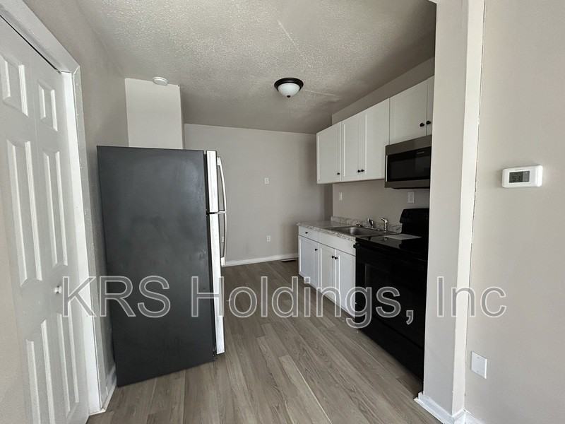 918 Watson St #C - Photo 3 of 8