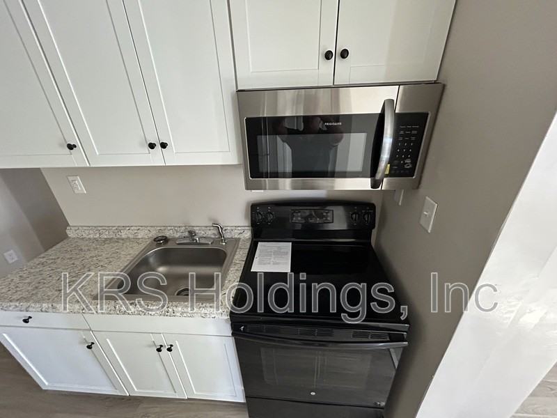 918 Watson St #C - Photo 5 of 8