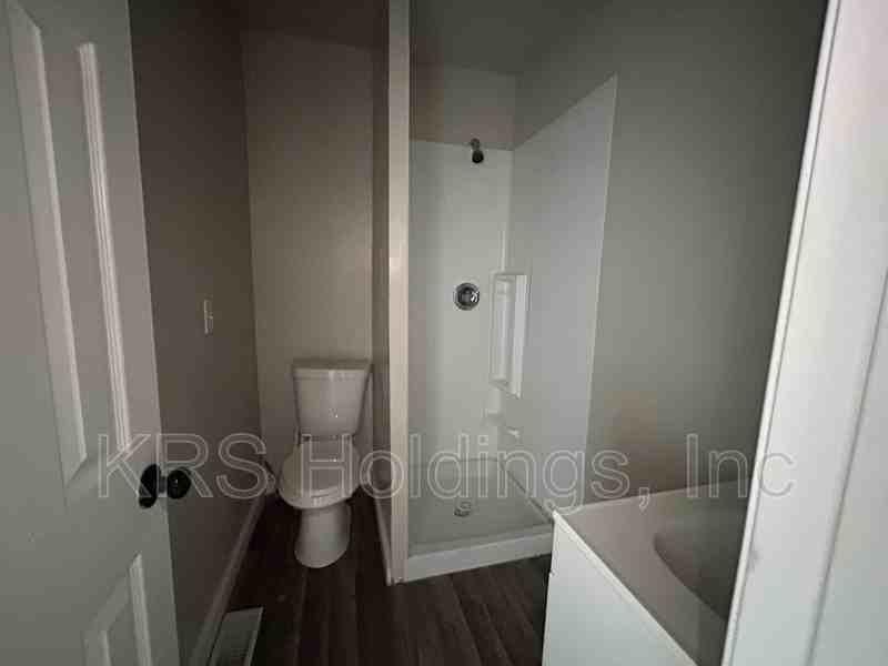 918 Watson St #C - Photo 6 of 8