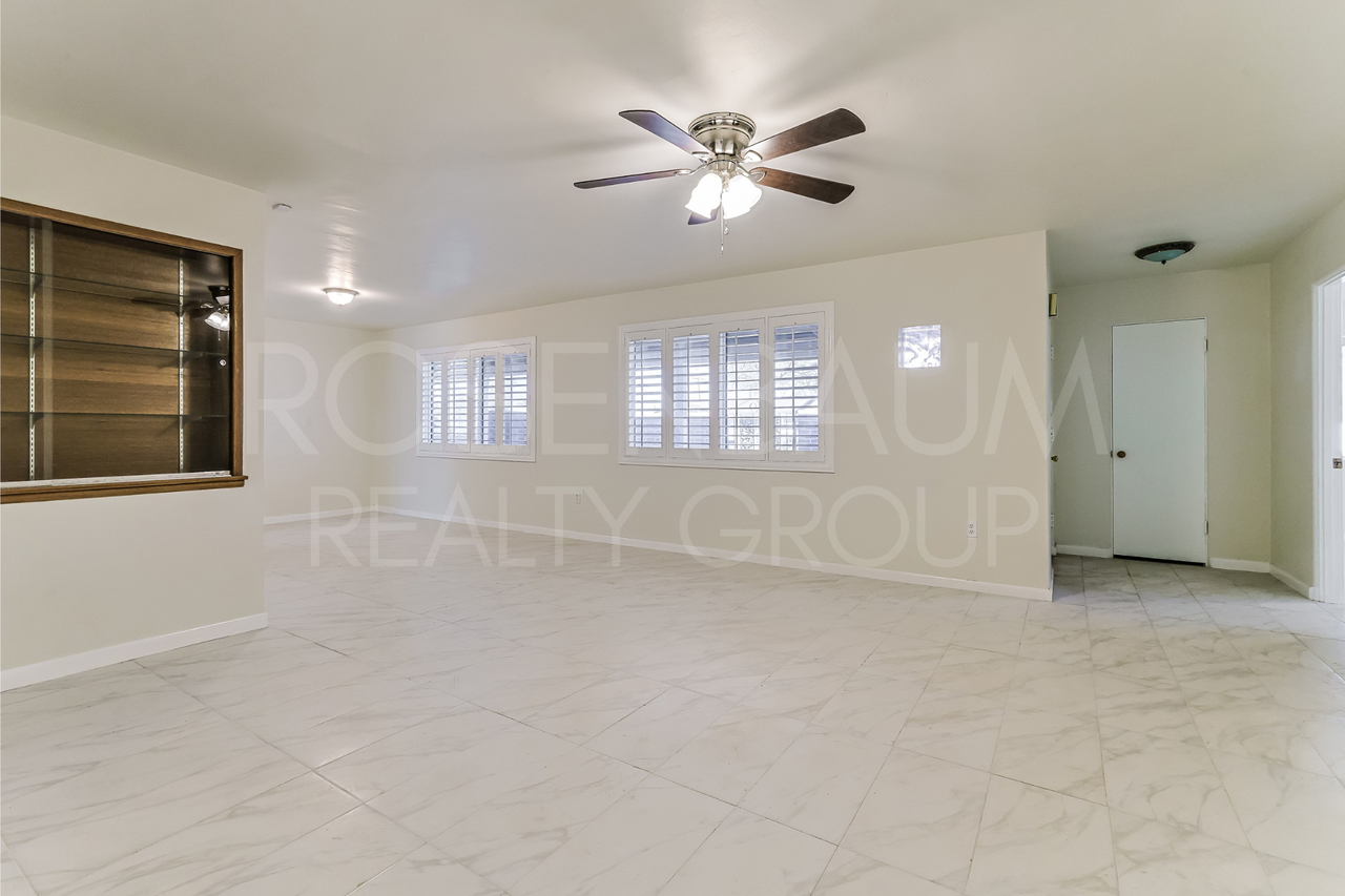 1410 N Brown Ave - Photo 2 of 24