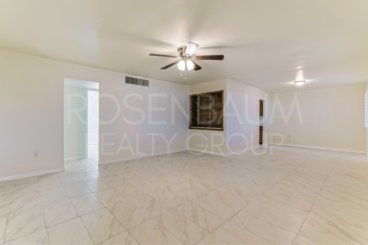 1410 N Brown Ave - Photo 3 of 24