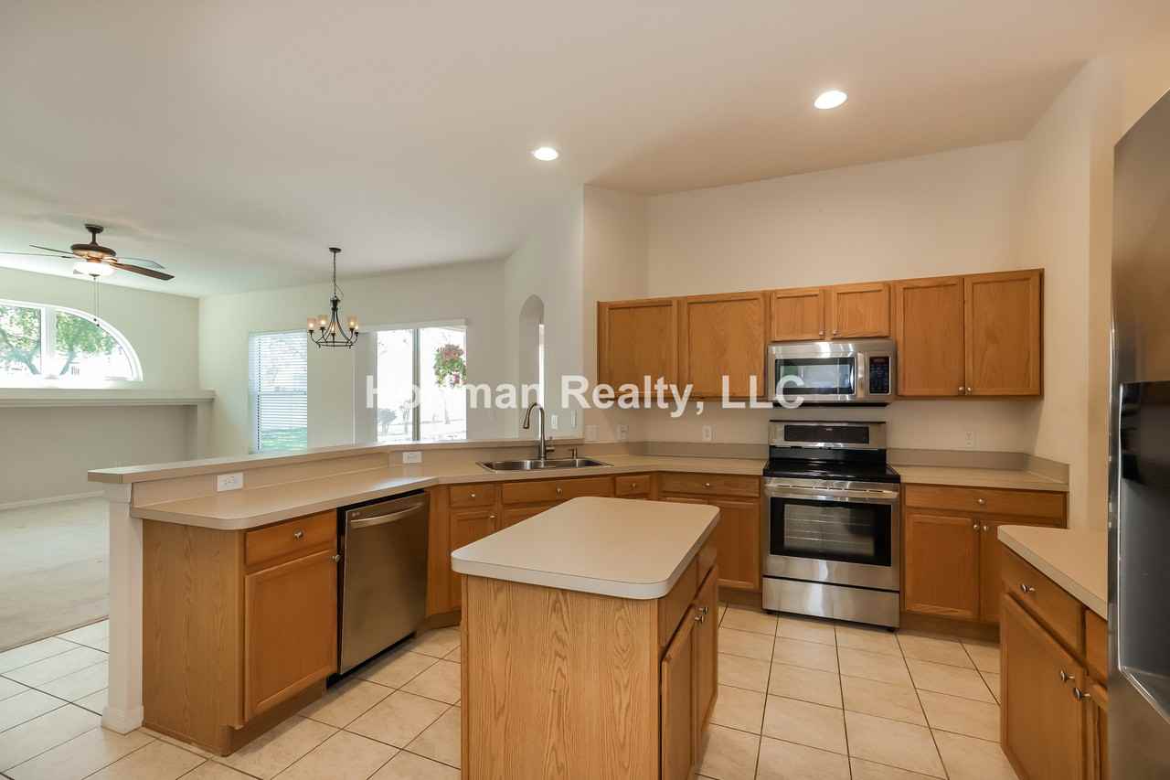 1007 Sweet Breeze Dr - Photo 6 of 21