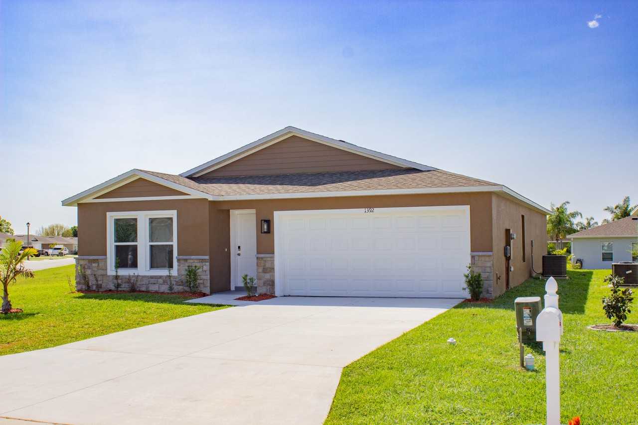 1392 Stone Ridge Cir