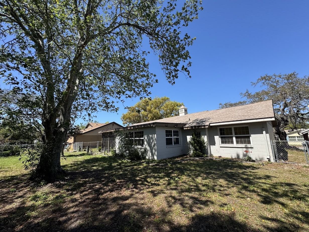 8512 Mill Creek Ln - Photo 3 of 29