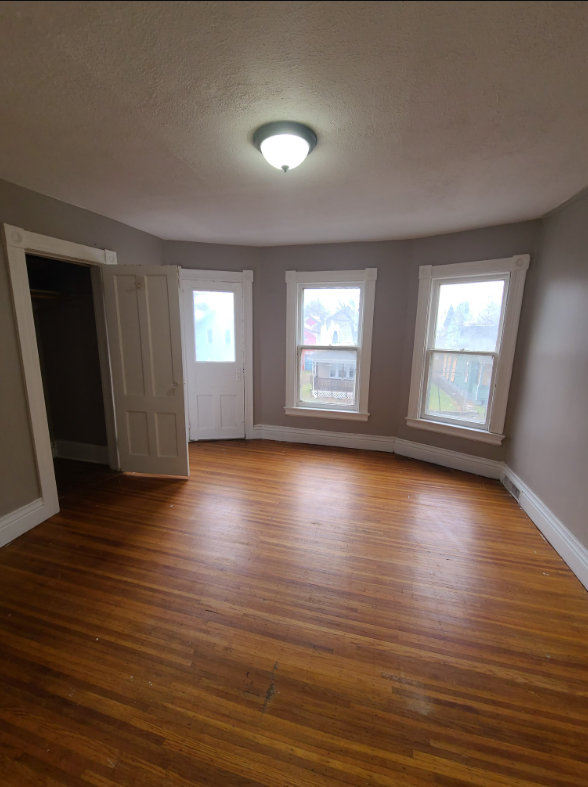 27 Locust St - Photo 3 of 12