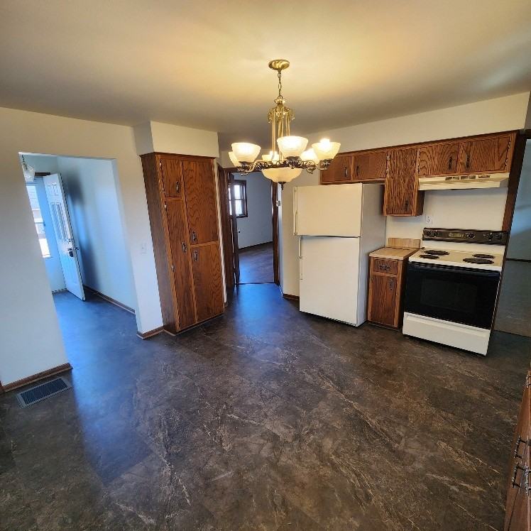 4727 Maple Rd - Photo 3 of 15