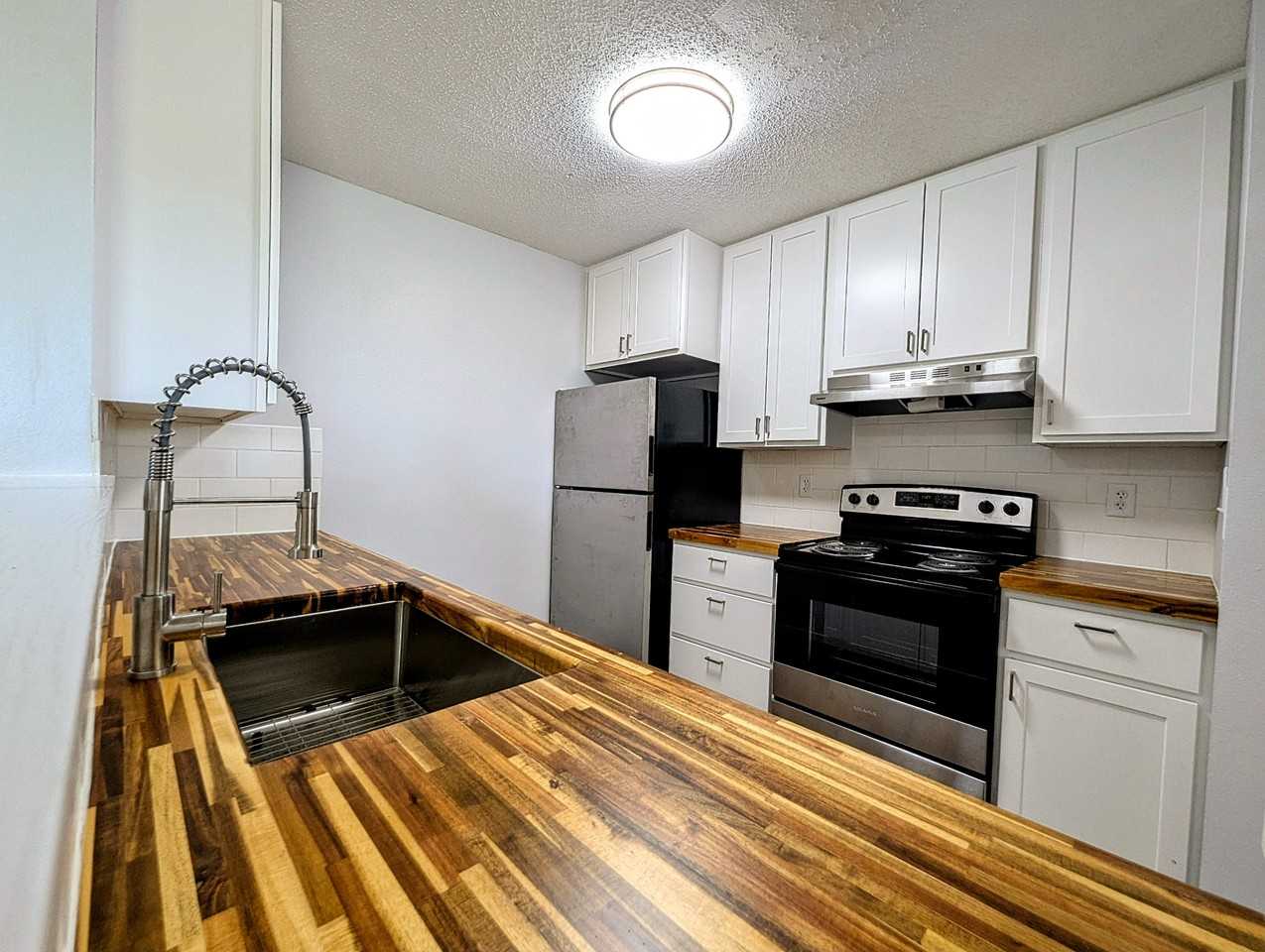 406 East 15th Street - Photo 2 of 18