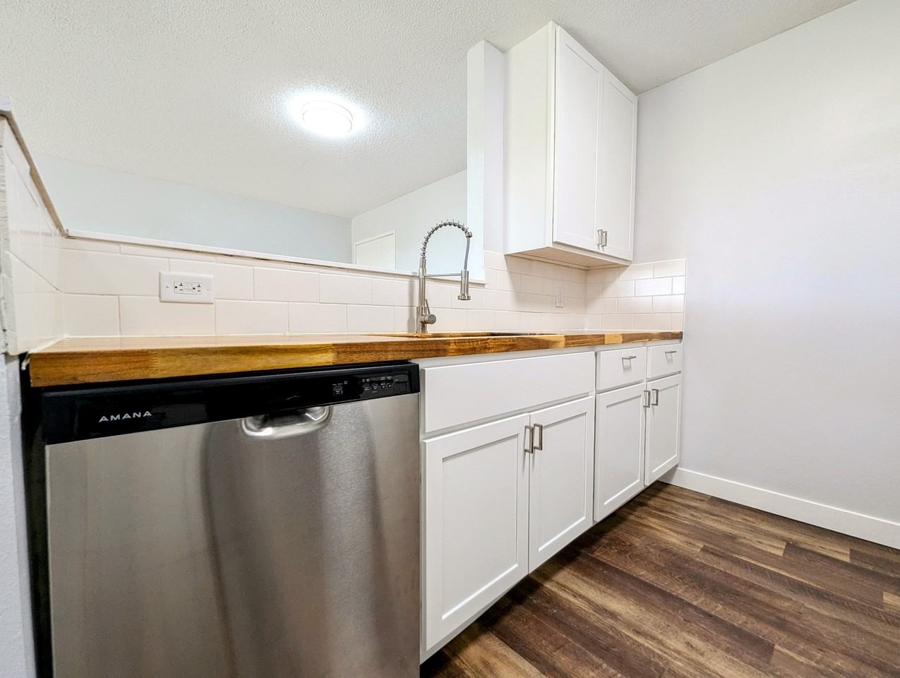 406 East 15th Street - Photo 3 of 18