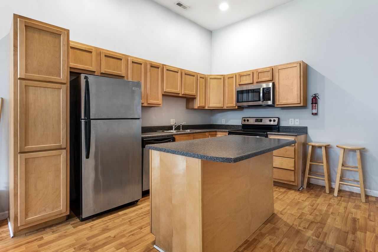 400 Forest Avenue - Photo 3 of 50