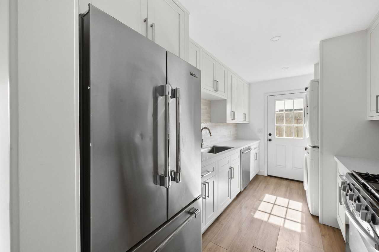 2350 Santa Ana Avenue - Photo 5 of 32