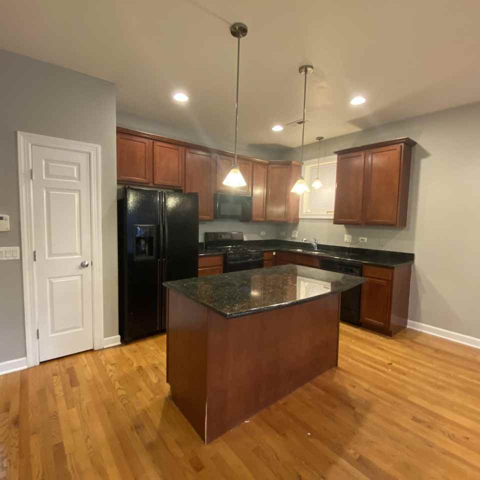 915 West Dakin Street - Photo 2 of 47