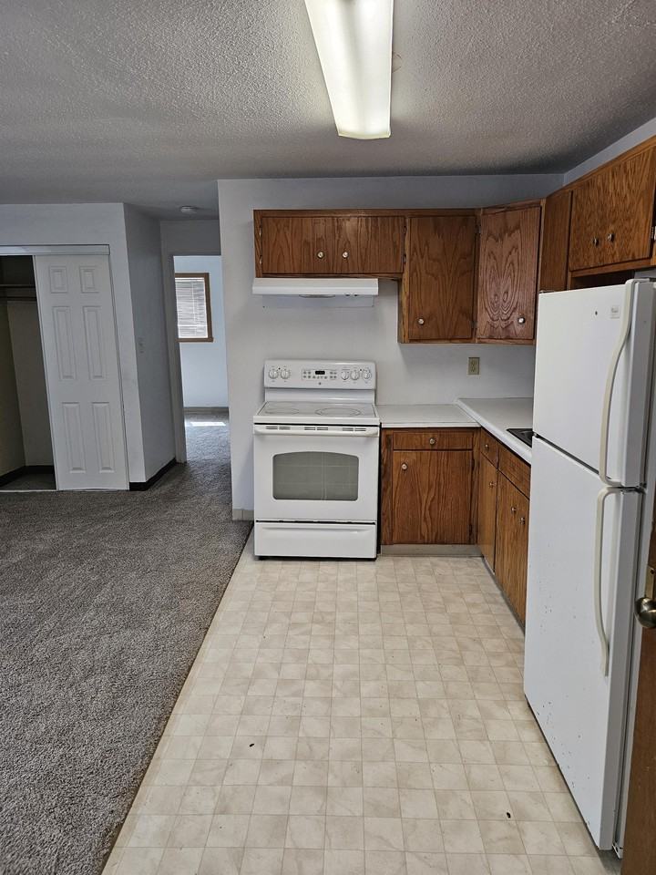 240 2nd Avenue Northeast - Photo 3 of 6