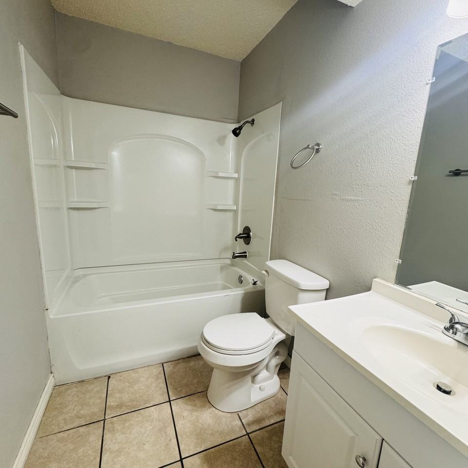 881 Ridgewood Dr - Photo 7 of 12