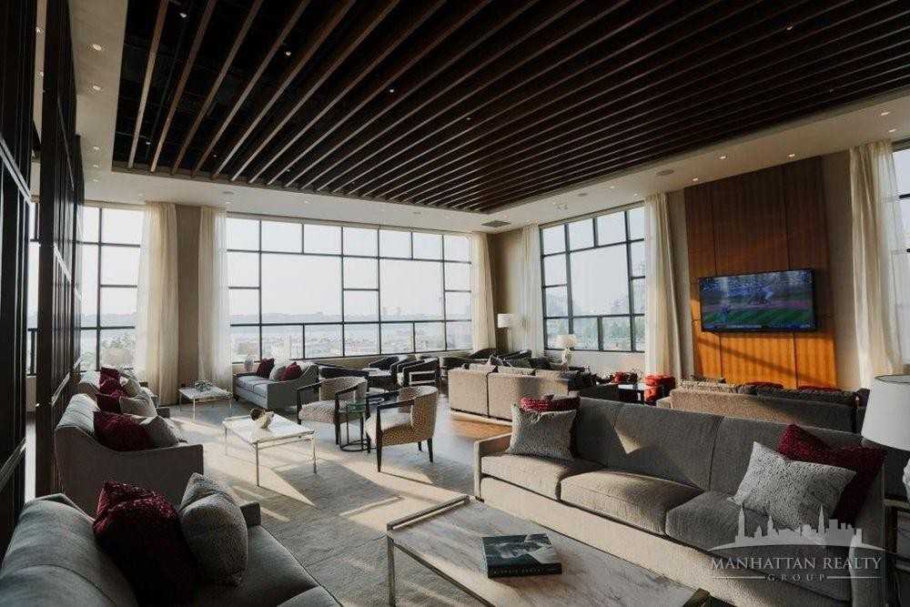 W 42nd St #2927 - Photo 6 of 11