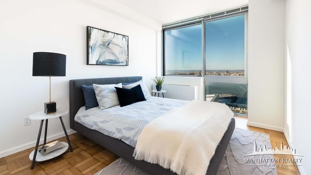 W 37th St #9I - Photo 3 of 11