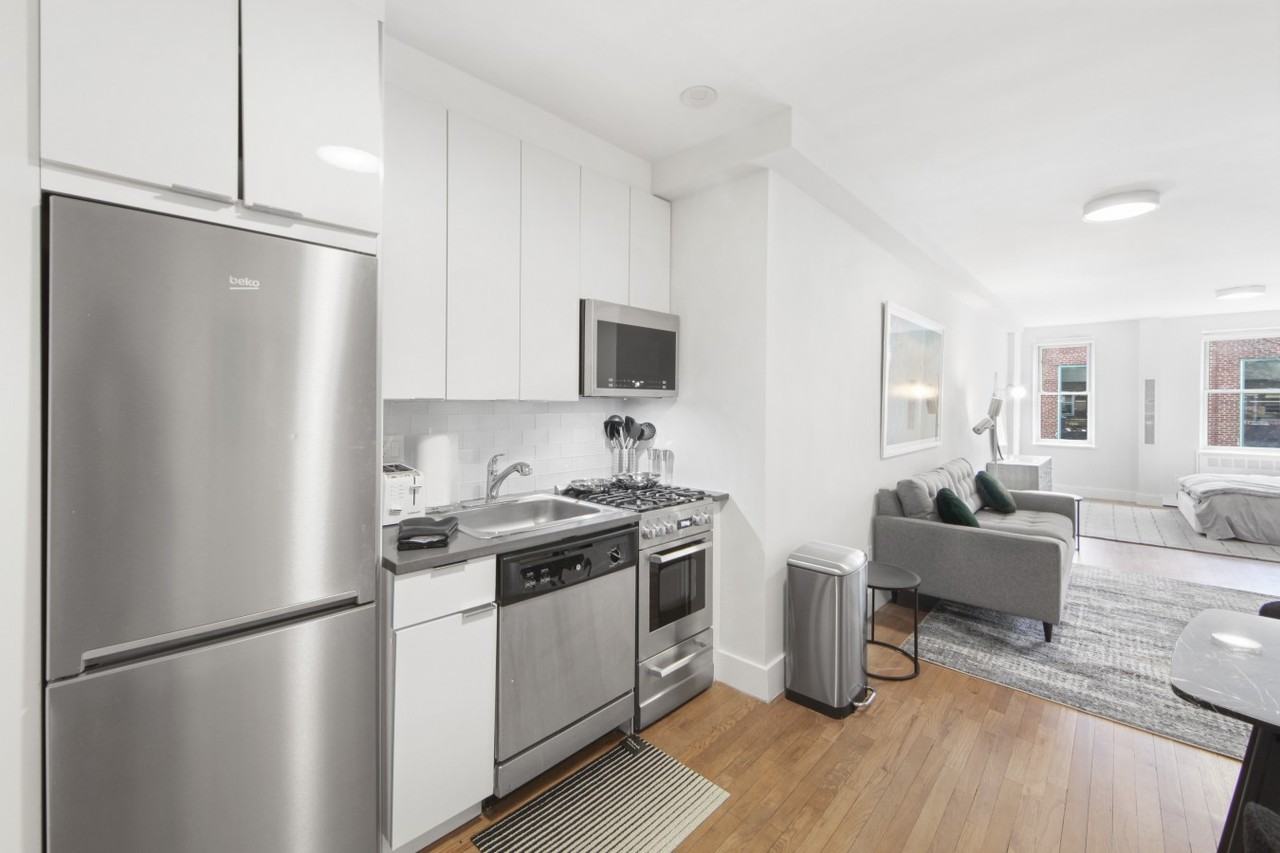 Greenwich St #1F - Photo 3 of 8