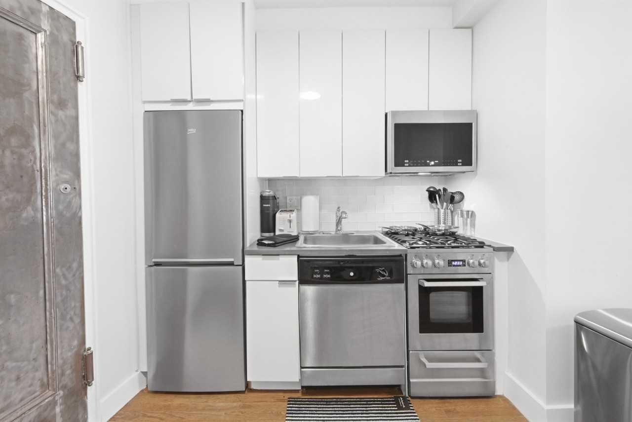 Greenwich St #1F - Photo 4 of 8