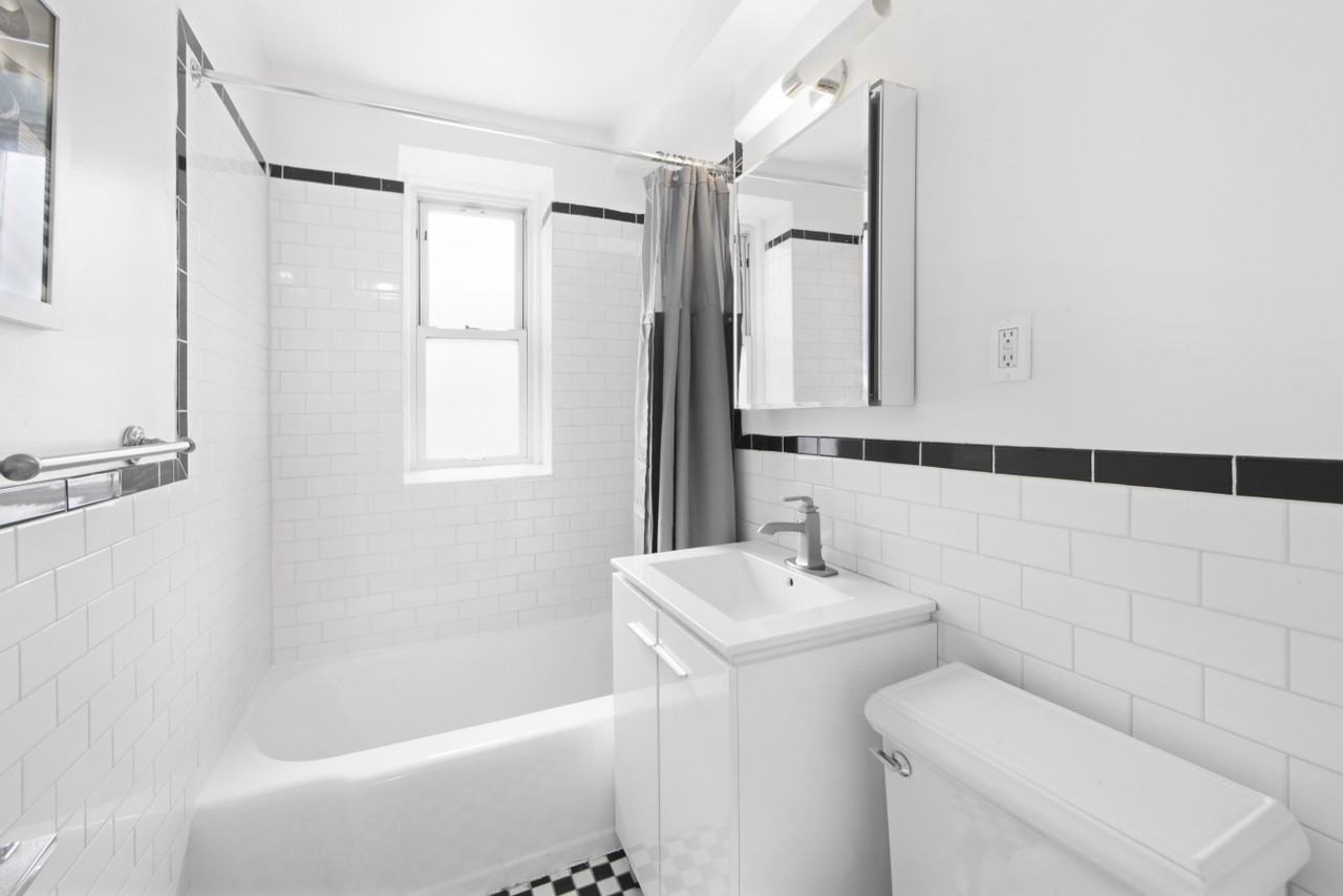 Greenwich St #1F - Photo 7 of 8