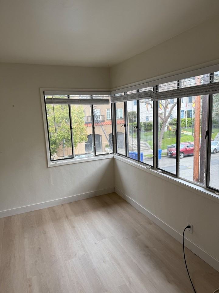 2480 Virginia St - Photo 3 of 14