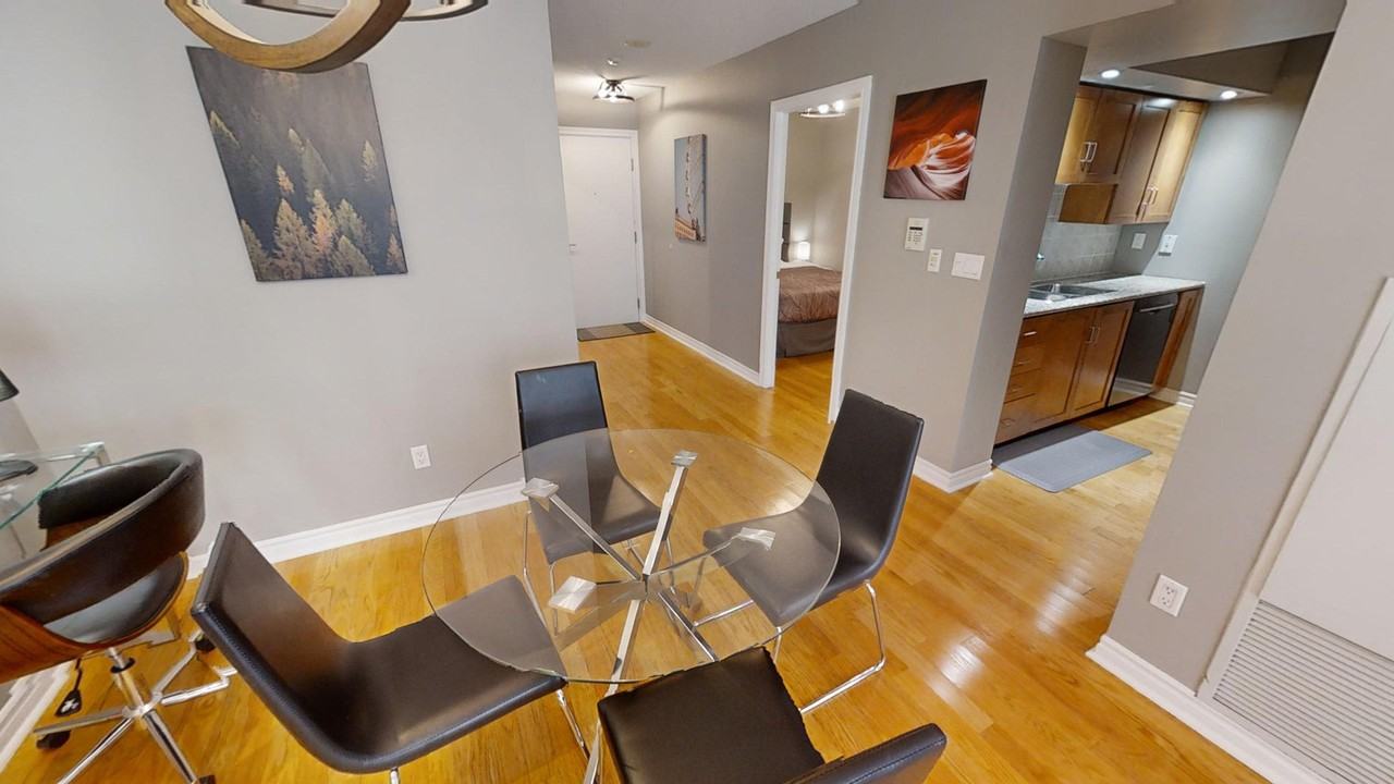 270 Wellington St W #1030946P - Photo 2 of 10