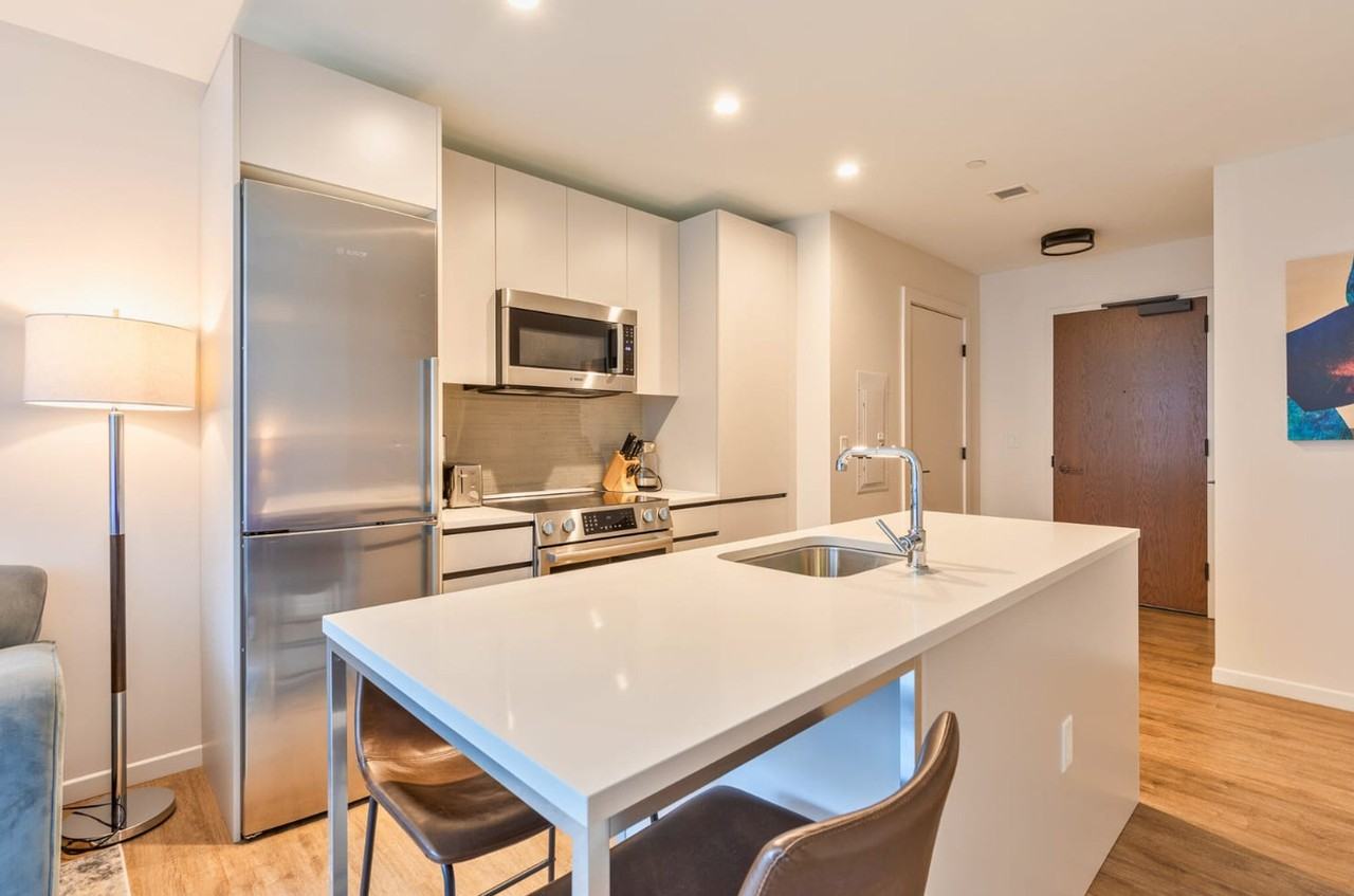 131 Seaport Blvd #1050362P - Photo 4 of 14