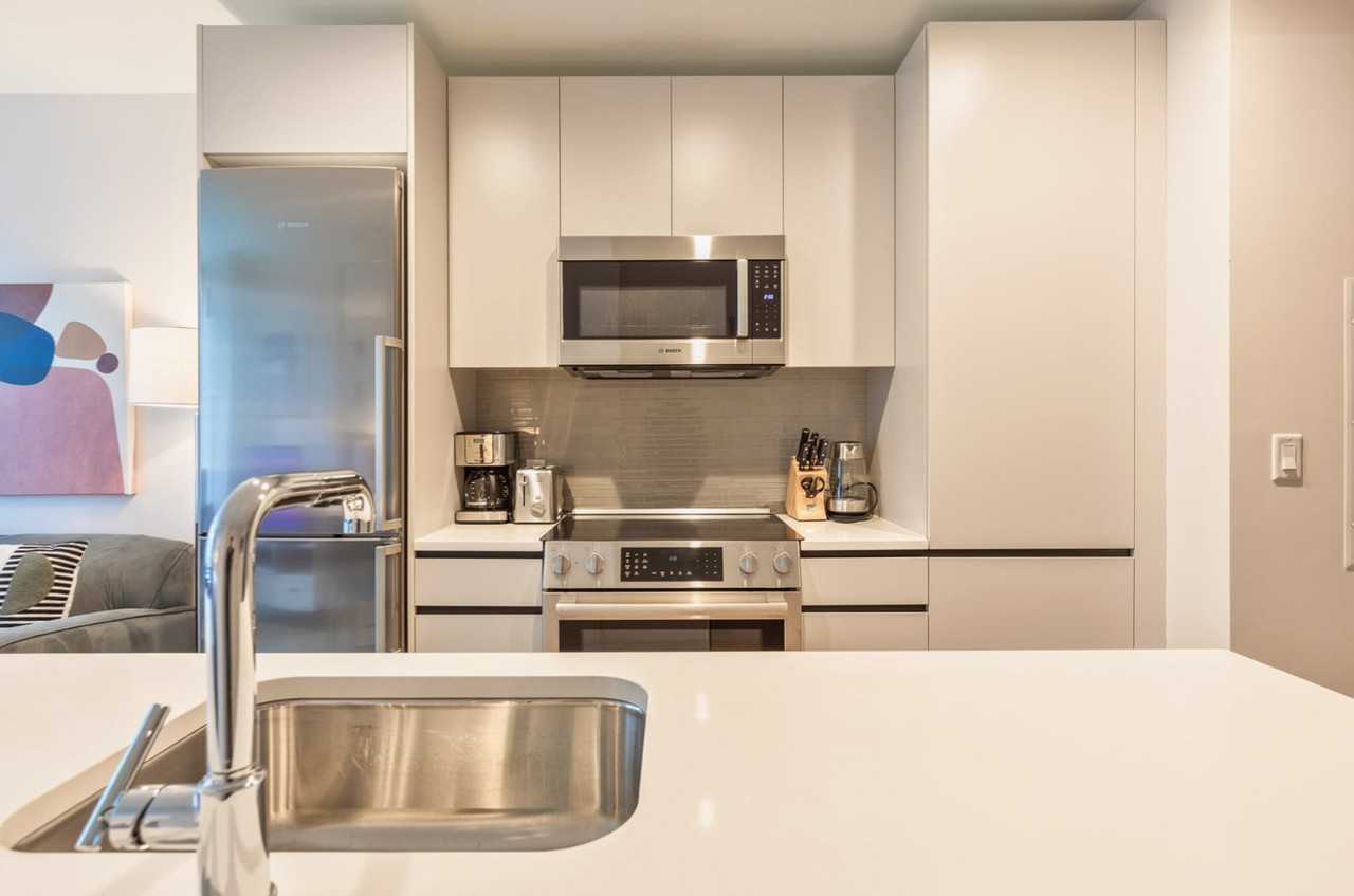 131 Seaport Blvd #1050362P - Photo 5 of 14