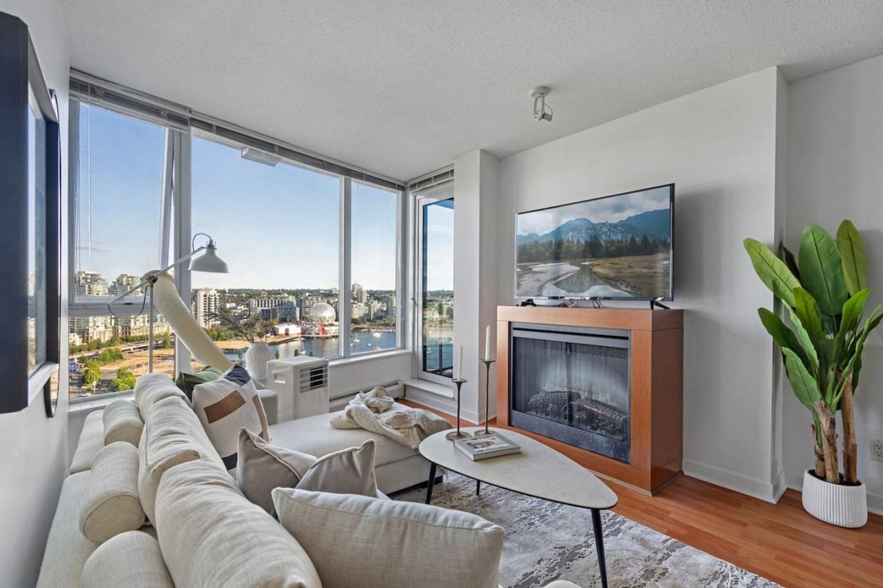 688 Abbott Street - Photo 6 of 21