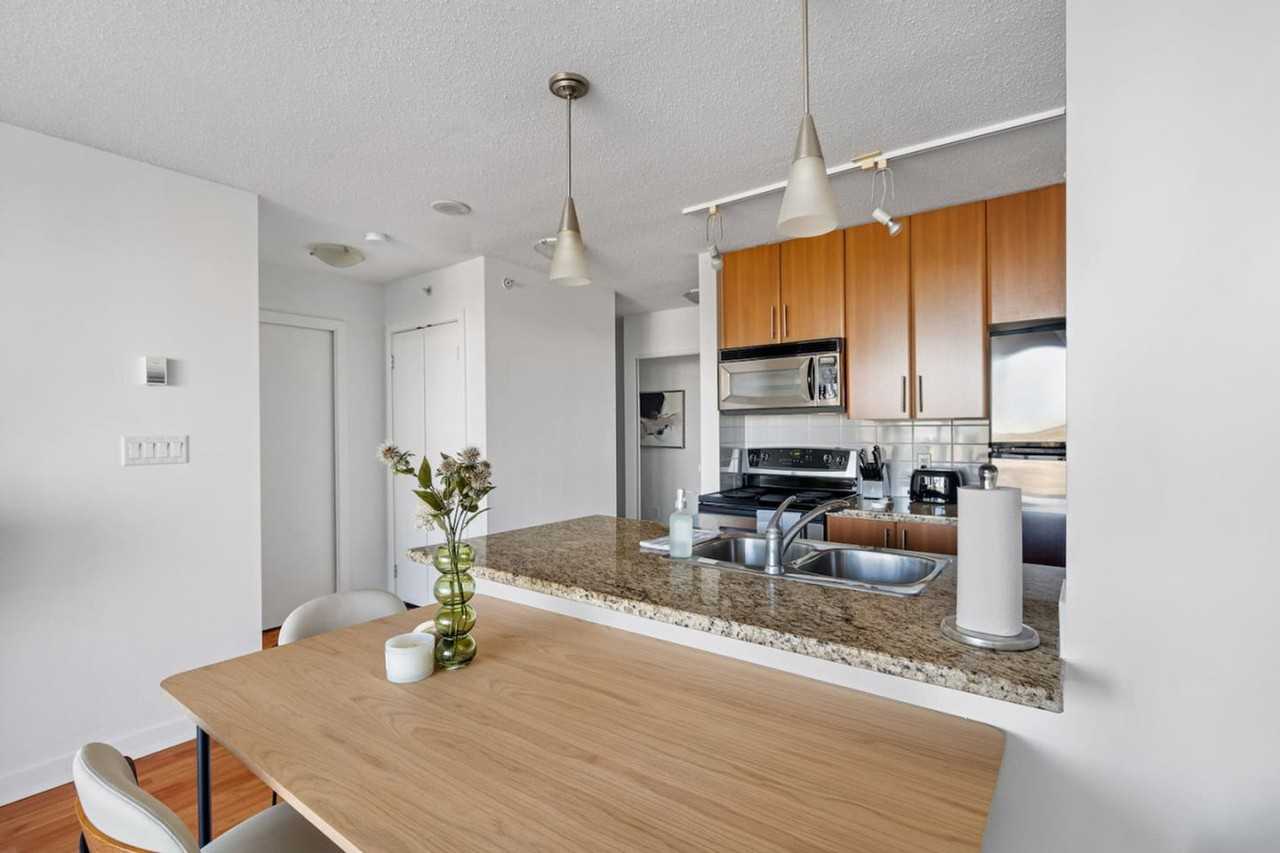 688 Abbott Street - Photo 7 of 21