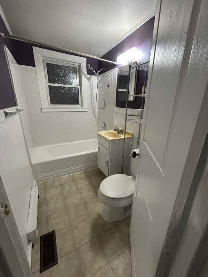 42 Elm St - Photo 3 of 8