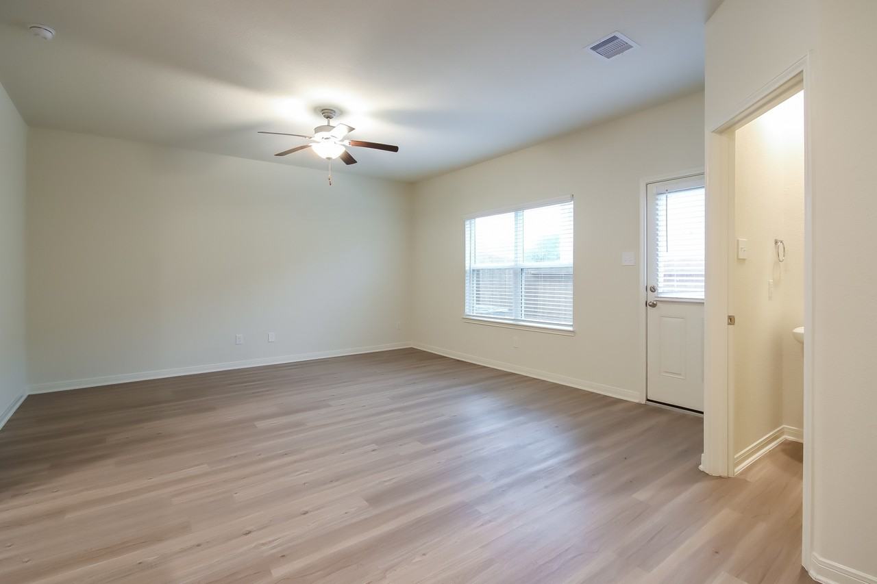 544 544 Solomon Ln - Photo 3 of 24