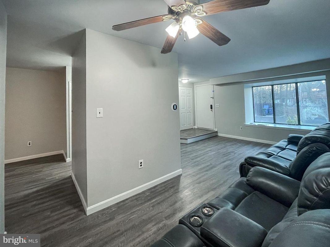 102 Bayberry Ct - Photo 2 of 17