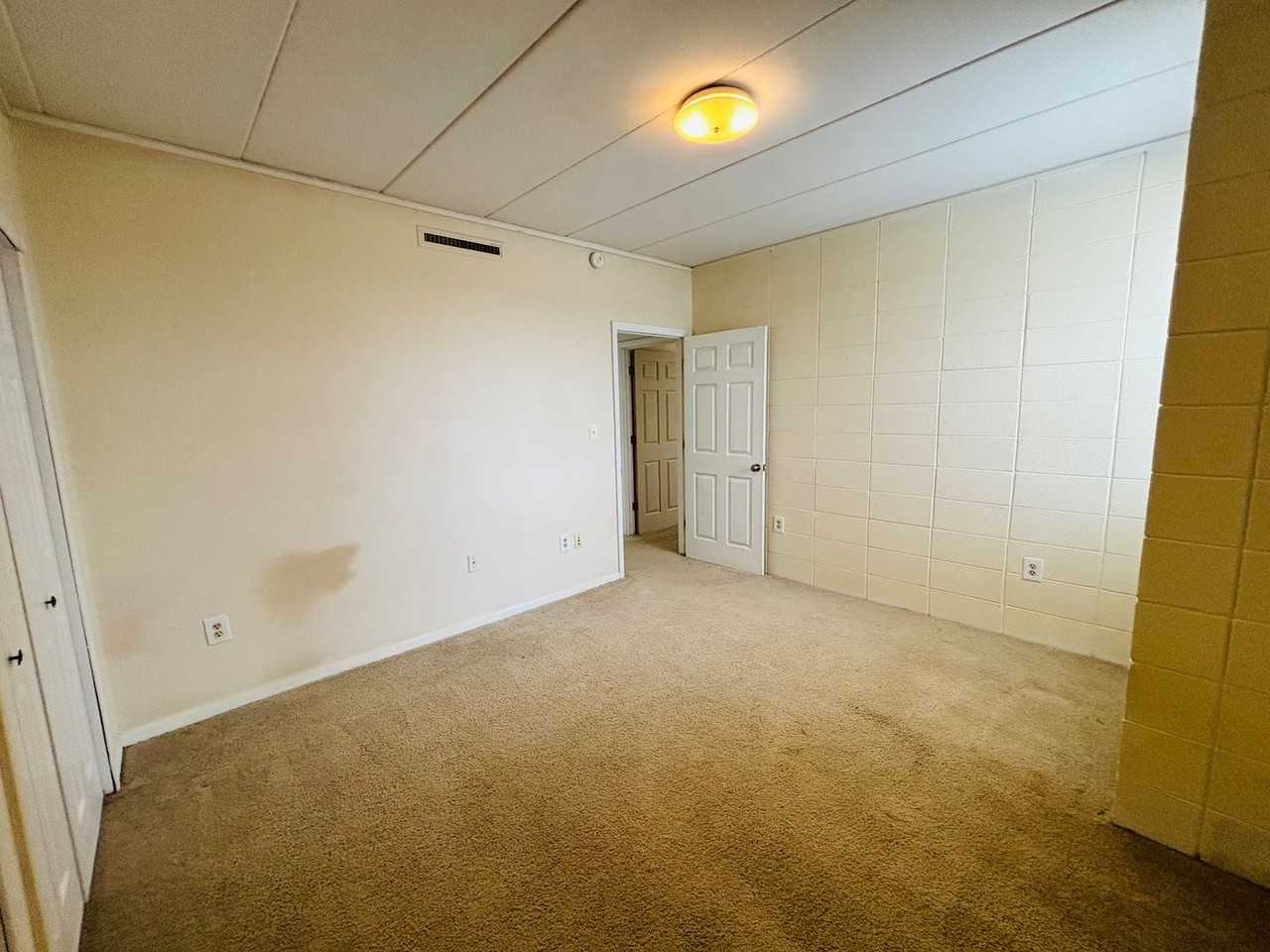 904 Brightwood Manor Dr #4 - Photo 5 of 17