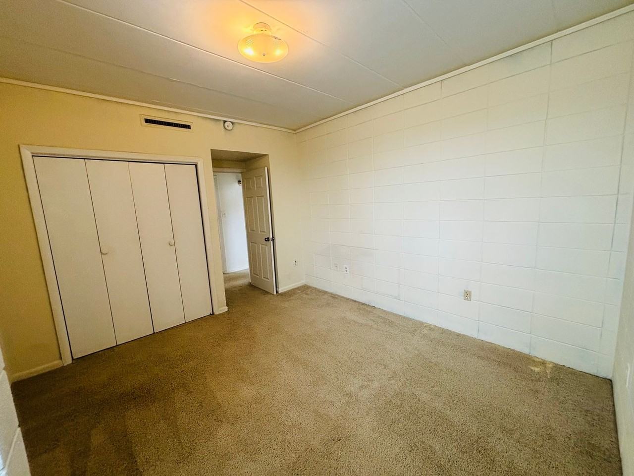 904 Brightwood Manor Dr #4 - Photo 7 of 17