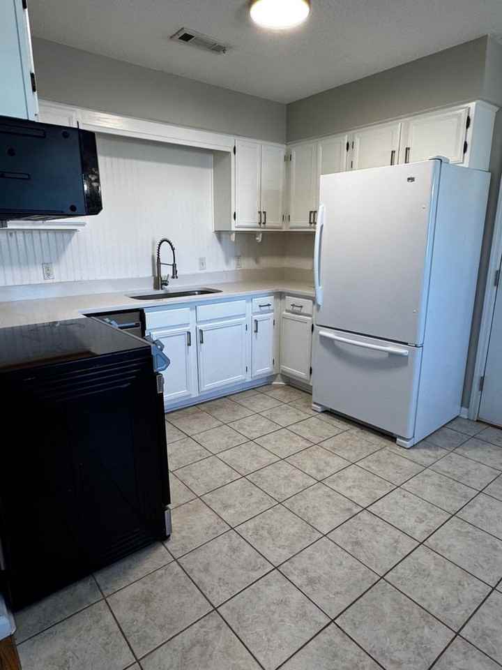 333 Weisenbaker Road - Photo 4 of 17